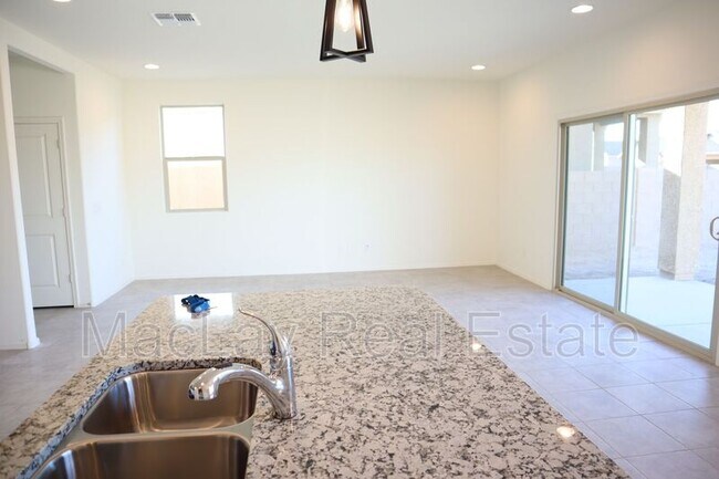 Building Photo - 10676 W Golson Dr