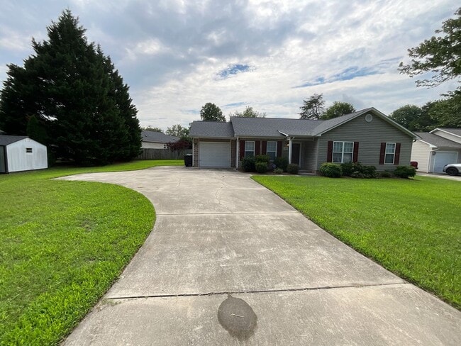 Building Photo - Ready to View! Updated 3/2 Home High Point...