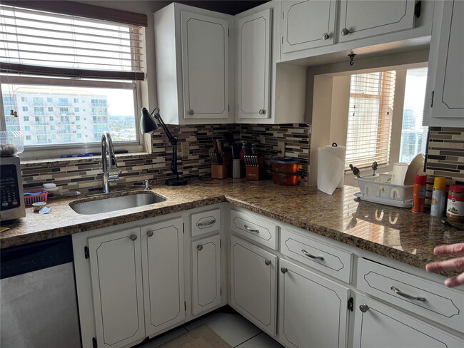 Building Photo - 3015 N Ocean Blvd