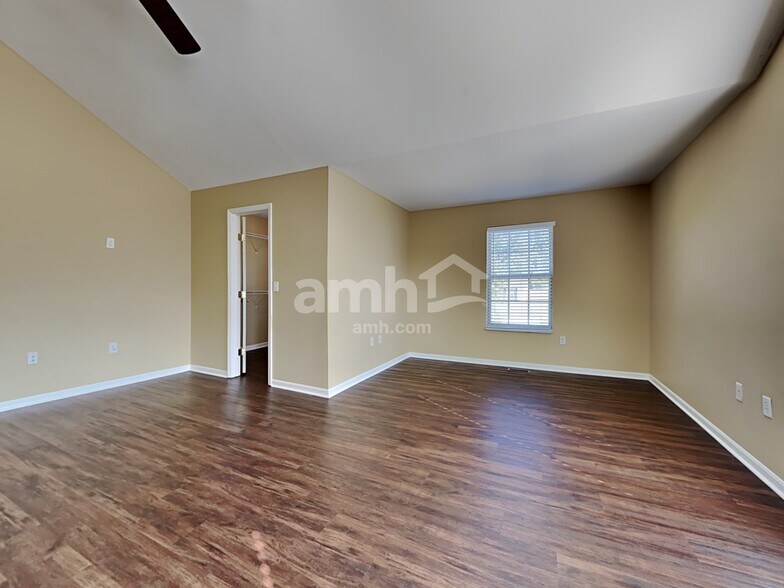 Building Photo - 823 Wingate Dr