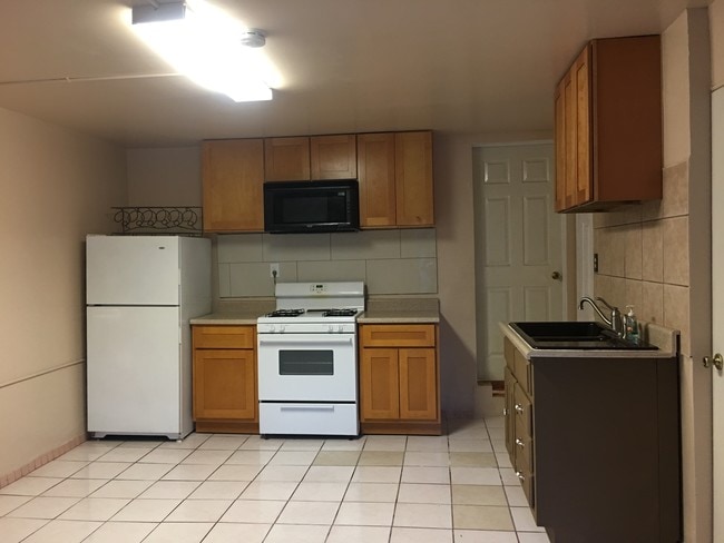 Primary Photo - 1745 College View Pl