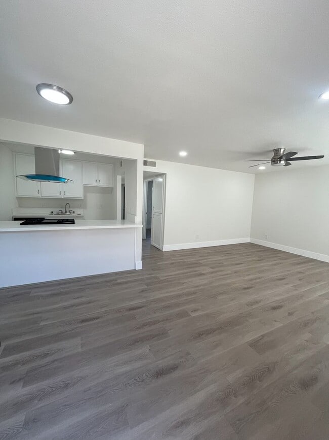 Building Photo - Downstairs Unit Newly Remodeled!!! MUST SE...