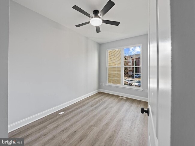 Building Photo - 13133 Park Crescent Cir