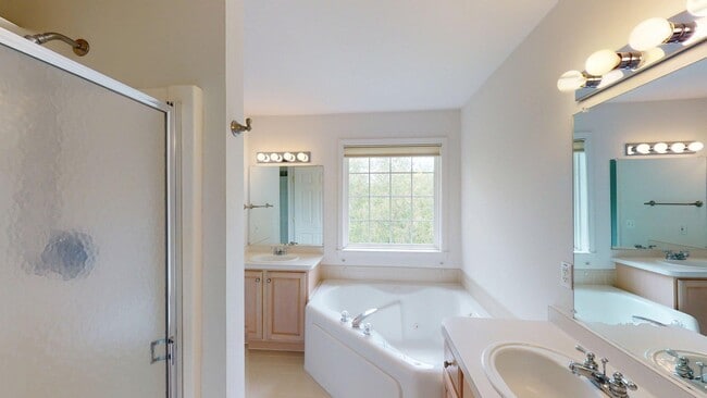 Building Photo - 2974 Barclay Way