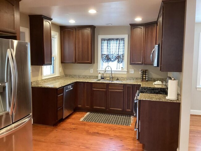 Building Photo - 6413 Glenoak Dr