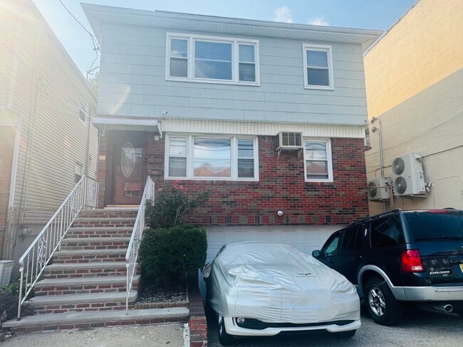 Building Photo - 121 Mallory Ave