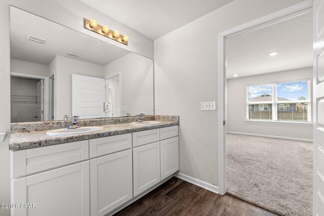 Building Photo - 5816 Viking Wy