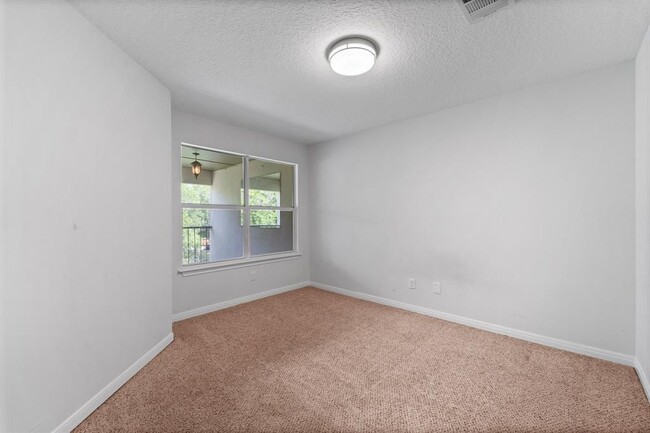 Building Photo - 309 Lakeside Ln