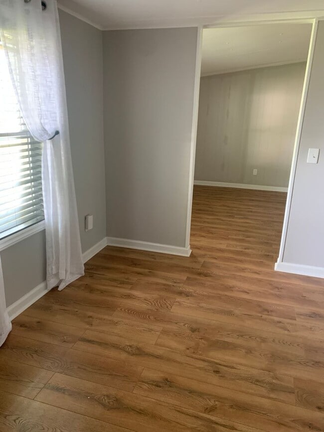 Building Photo - 3 bedroom 2 bath on High Rock Lake