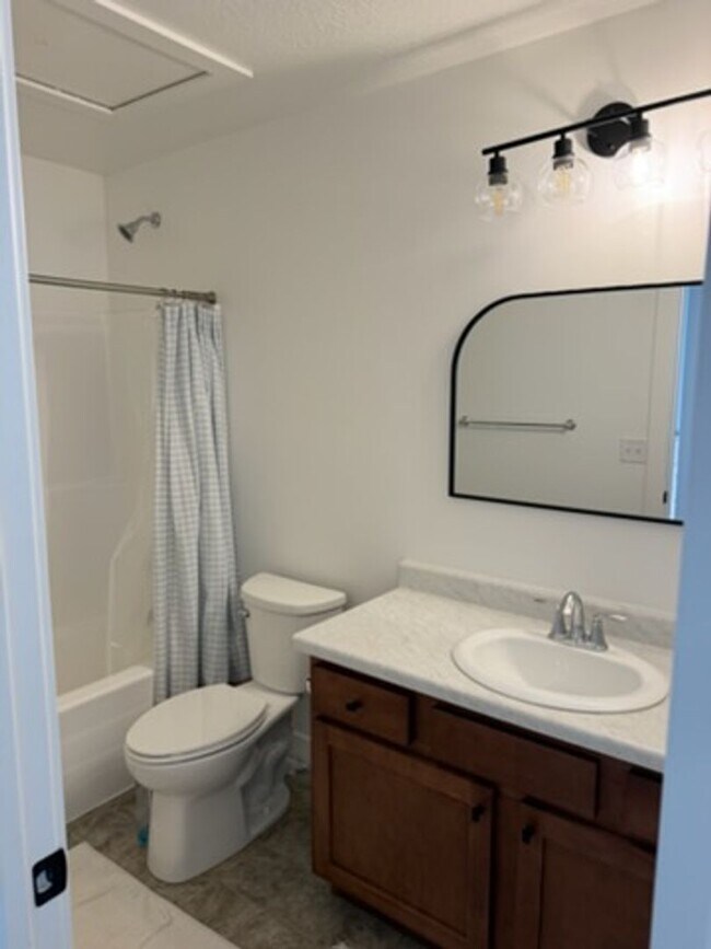 Building Photo - Modern 3 Bedroom Saratoga Springs Home!