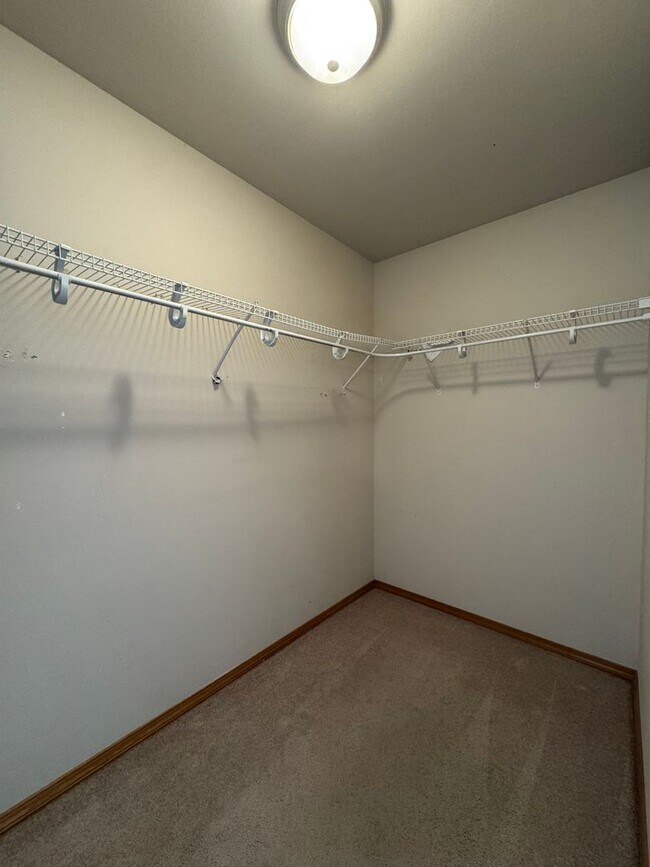 Building Photo - Spacious 4-Bedroom Home for Lease in Cul-d...