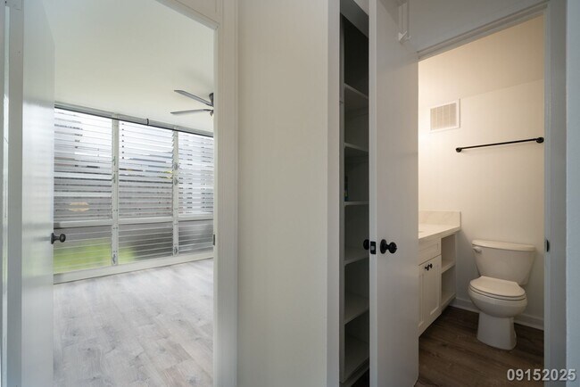Building Photo - $2,900/mo | 2BR | 1BA | 620 sq. ft. | Move...