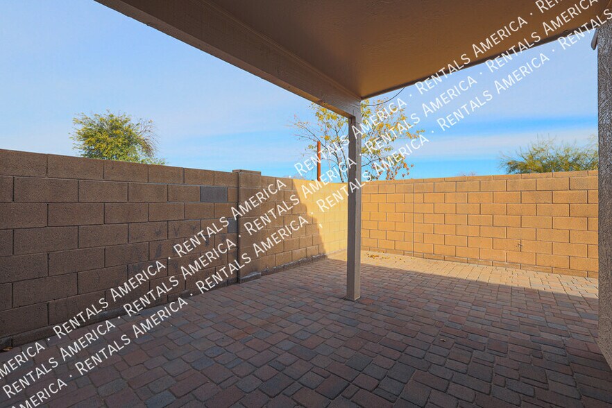 Building Photo - 1324 S Mosley Ct