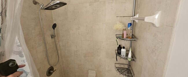 Building Photo - 137 Magnolia St