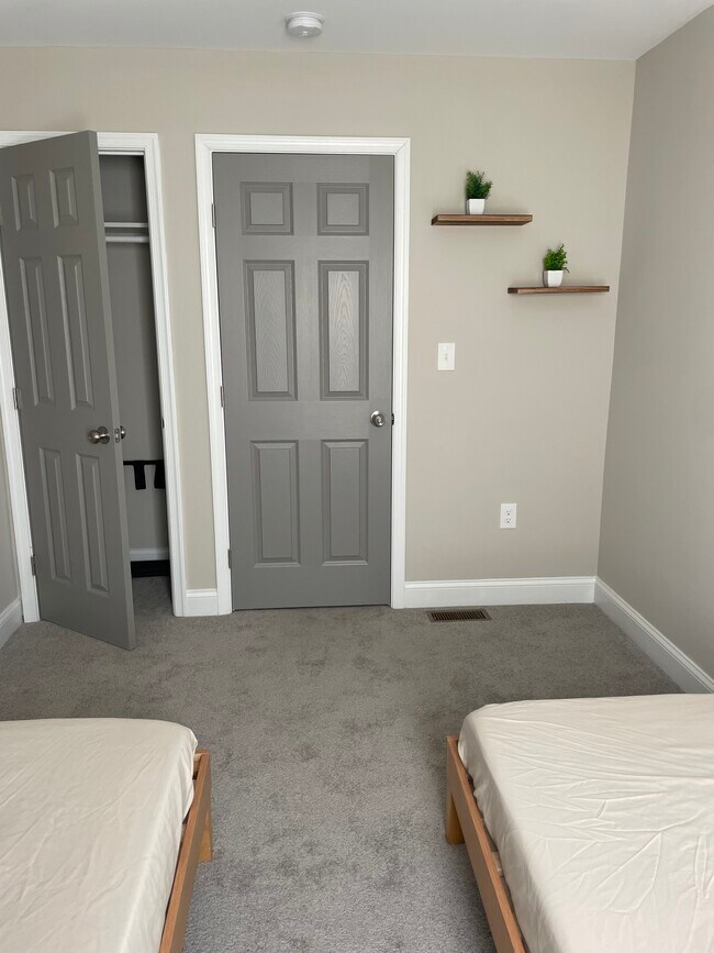 Building Photo - 2711 Ashland Ave