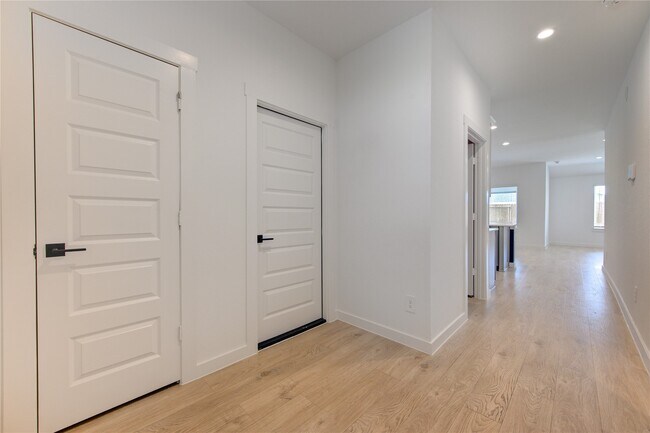 Building Photo - 29910 Ousel Falls Ln