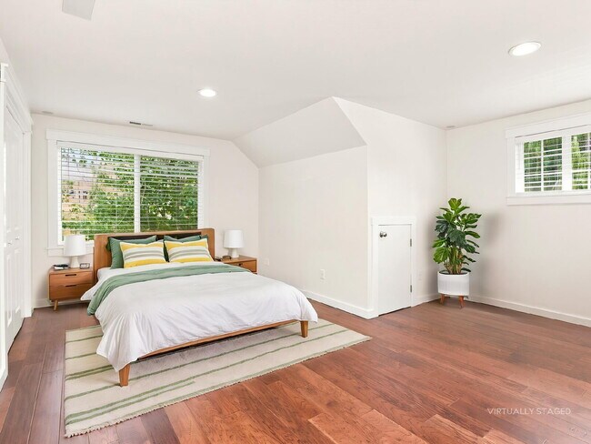 Building Photo - 4 Bedroom PLUS Above Garage Bonus Room in Bothell! Air Conditioned!