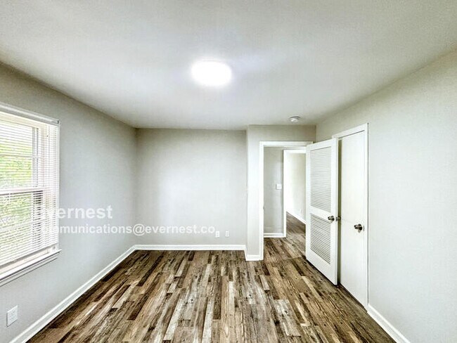 Building Photo - Charming 4-Bedroom Home with Comfort and O...