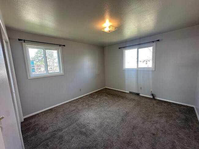 Building Photo - 520 W 32nd St