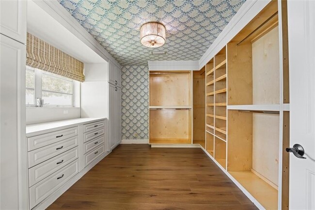 Building Photo - 1120 E Tropical Way