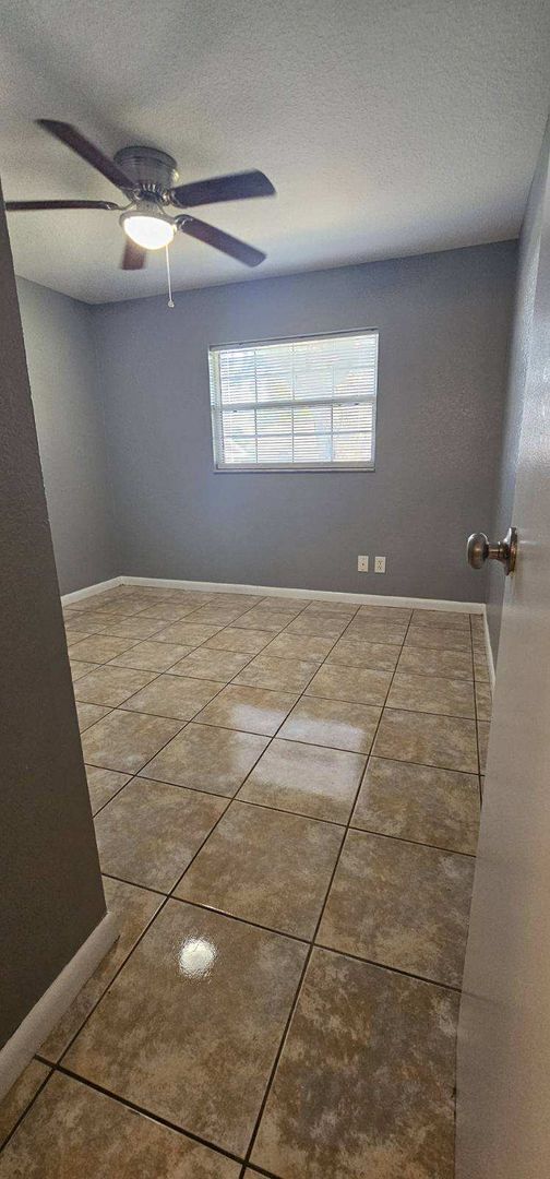 Building Photo - South Lakeland Rental!!