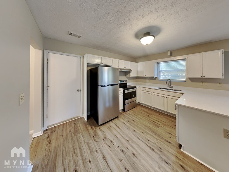 Building Photo - 5631 Regency Manor Ct