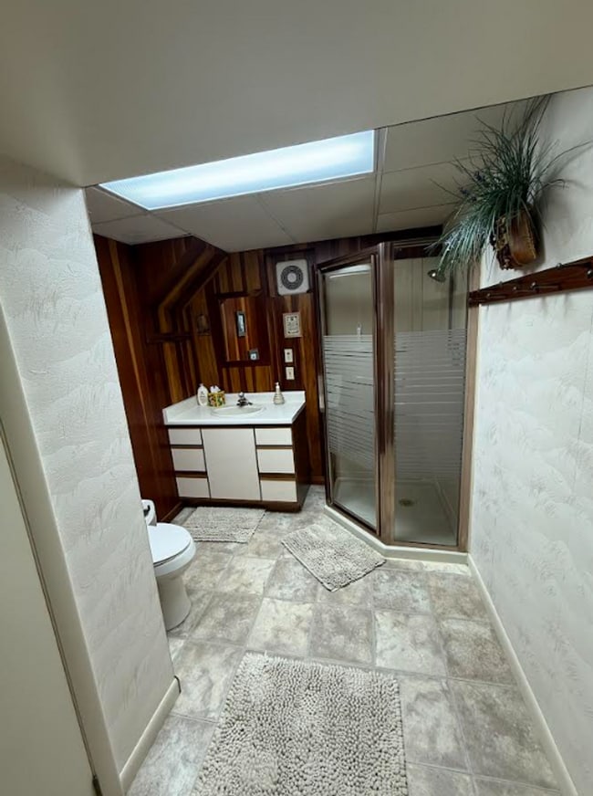 Building Photo - Beautiful 3 Bed, 2 Bath Stand-Alone Home | Furnished or Unfurnished Options