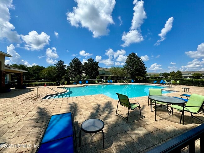 Building Photo - 6918 Roundleaf Dr