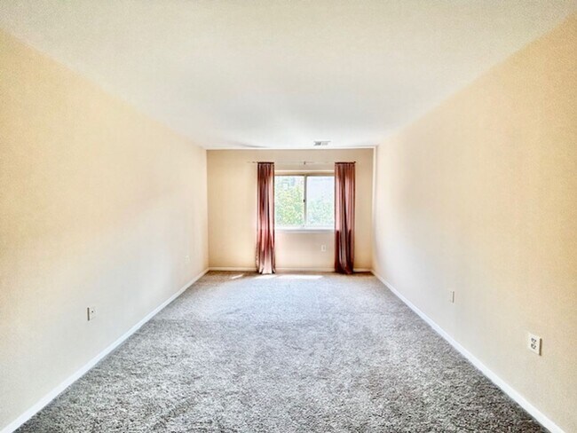Building Photo - Cozy Oasis in Rockville!