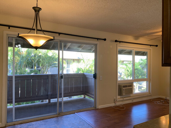 Building Photo - 2 Bedroom/1 1/2 bath - Ewa - Close to the ...