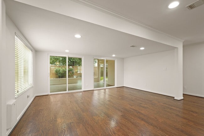 Building Photo - 4526 Benning Dr