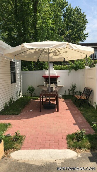 Building Photo - 7 Webster St