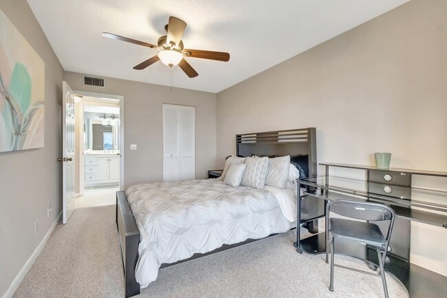 Building Photo - 4049 Wolverton C