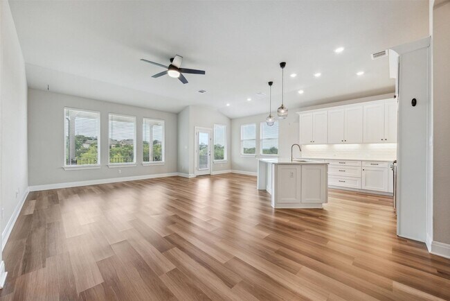 Building Photo - Your Ideal Home Awaits: Spacious 3/2 Bedro...