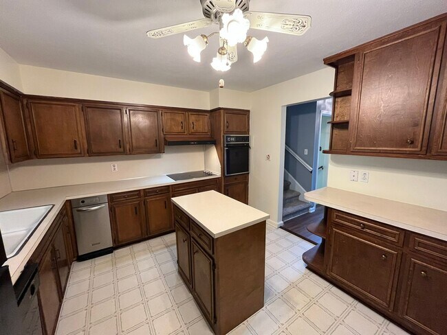 Building Photo - Great Family Home, Located off of Moon Road. Must See!!