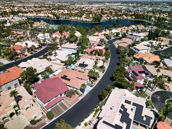 Building Photo - Beautiful Summerlin home in a gated community.