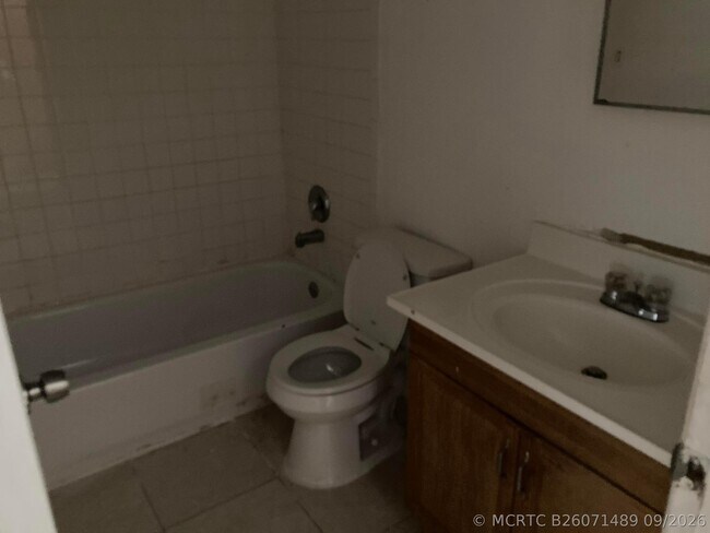 Building Photo - 4715 NW 9th Dr
