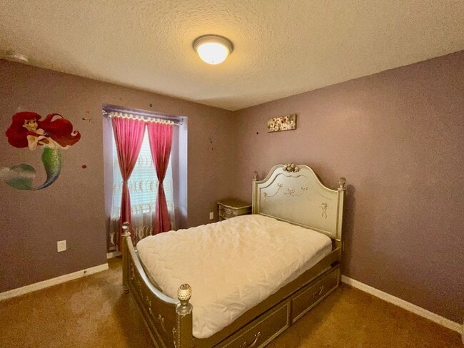 Building Photo - Spacious 5-Bed / 4.5-Bath Townhome w/ Private Pool & Sundeck in Gated Oakmont at Solterra Near Di...