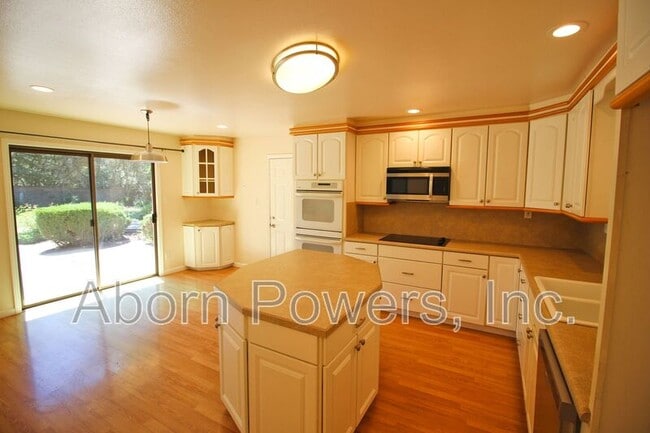 Building Photo - 3581 Cercis Way