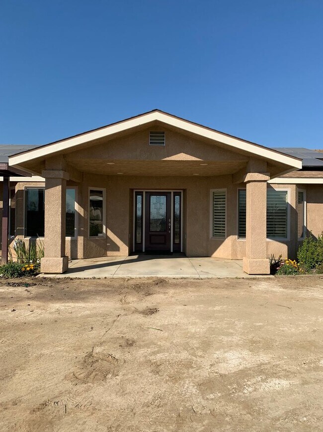 Building Photo - 5 Bd 4.5 Ba Country Home