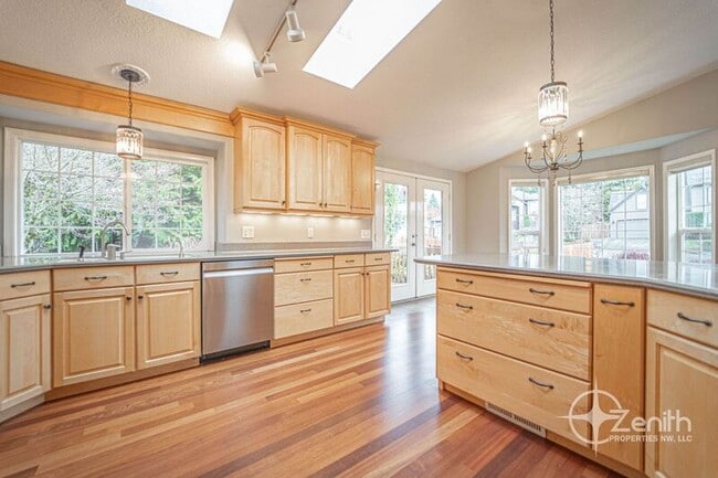 Building Photo - 4314 NE 126th St