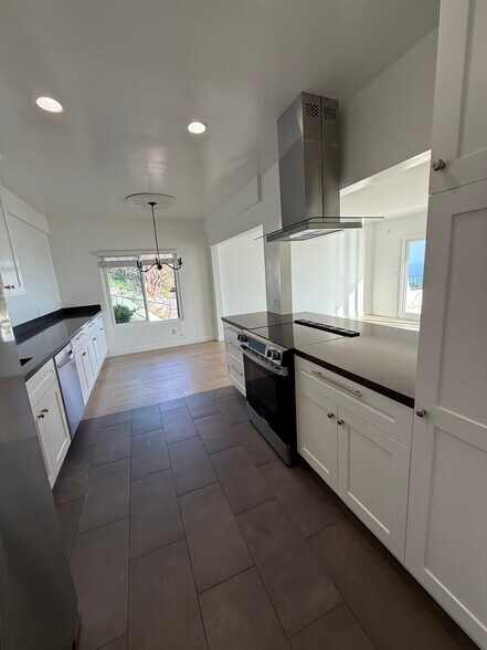 Building Photo - 18139 Coastline Dr