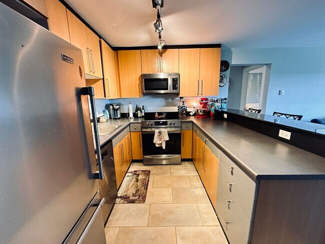 Building Photo - Sunny 1 bed 1 bath condo in Fremont