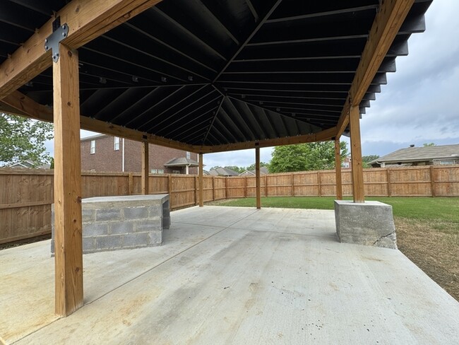 Building Photo - 2467 Bell Manor Dr SW