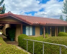 Building Photo - Los Robles Vista