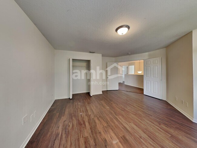 Building Photo - 12639 Longcrest Dr