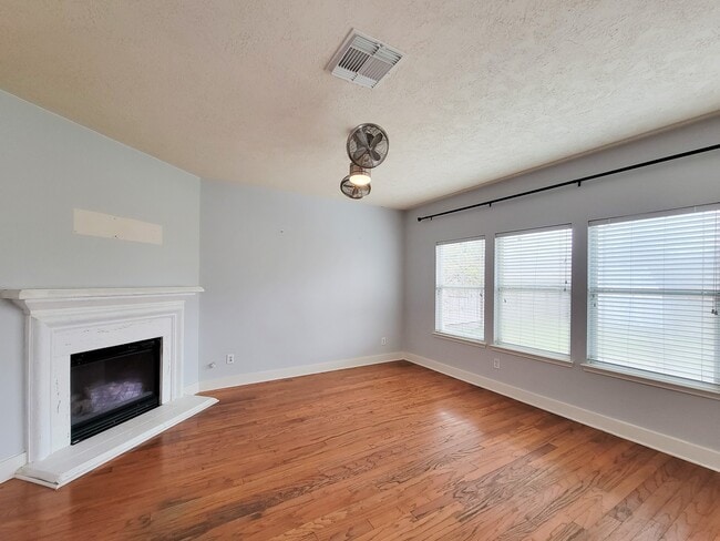 Building Photo - 714 Yawl Ct