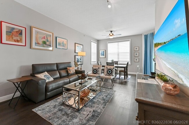 Building Photo - 804 E Windward Way