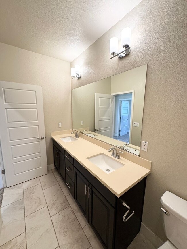 Building Photo - Resort-Style Living in Natomas Meadows | 4BD + Clubhouse & Pools SEE VIDEO