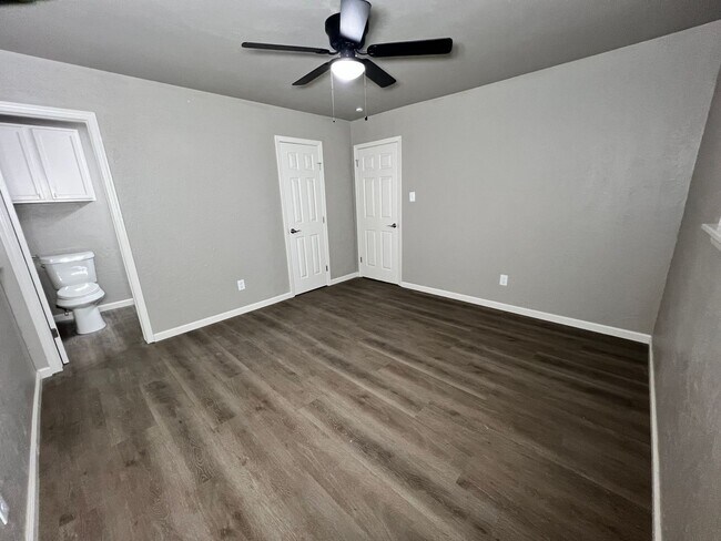 Building Photo - 134 NE Fullerton- Hot new listing!